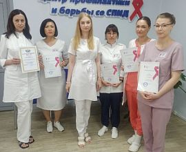 В преддверии Дня медицинского работника ряд сотрудников тюменского Центра СПИД получили заслуженные награды!